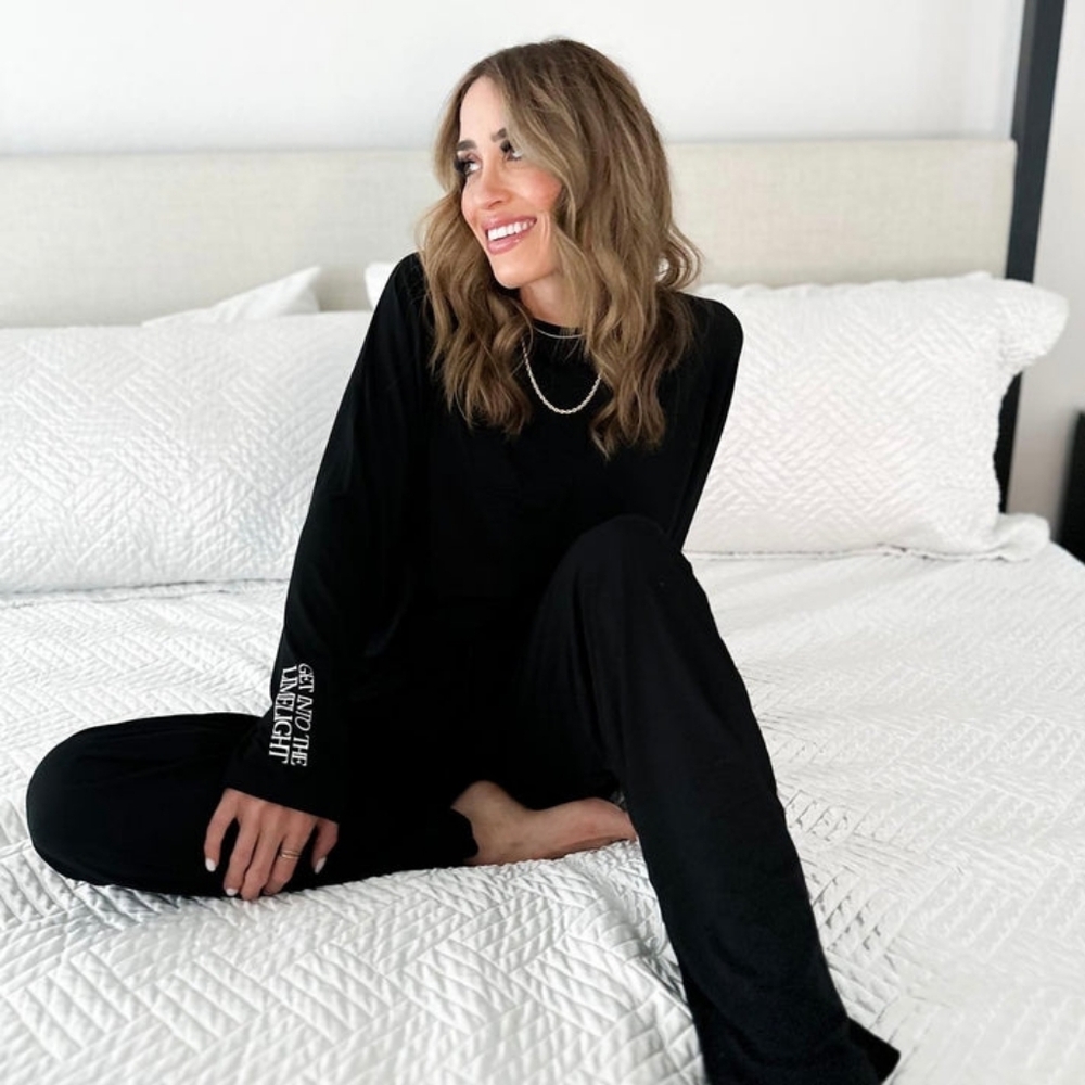 🆕 Ultra Soft Bamboo Tanning Black Pajamas, Size L $56